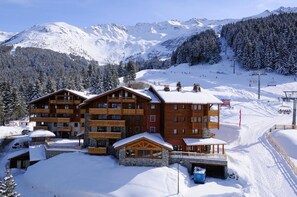 Exterior - 150m from resort center, balcony, parking, ski locker, 75m², Les 7 Laux (Les Adrets)
