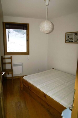 3 bedrooms - 150m from resort center, balcony, parking, ski locker, 75m², Les 7 Laux (Les Adrets)