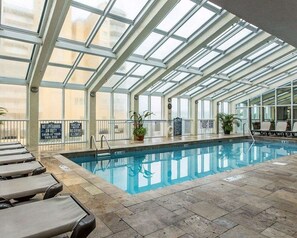 Innendørsbasseng og utendørsbasseng