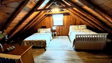4 bedrooms, desk, travel cot, free WiFi