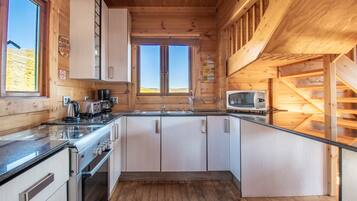 Chalet (10 Sleeper) | Private kitchen | Coffee/tea maker, electric kettle