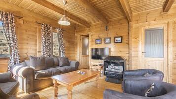Chalet (10 Sleeper) | Living area | 37-inch flat-screen TV with digital channels, TV, Netflix