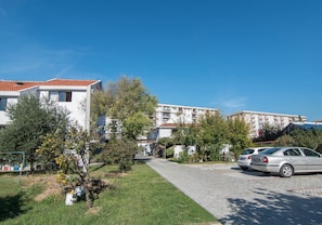 Free self parking - Hotel Ambiente (Podgorica)