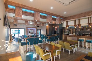 Bar (on property) - Hotel Ambiente (Podgorica)