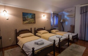 Minibar, soundproofing, free WiFi, bed sheets - Hotel Ambiente (Podgorica)