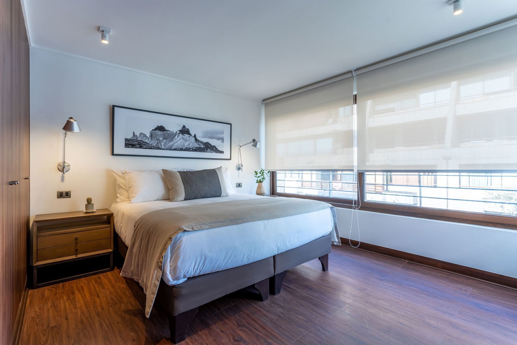 Hypo-allergenic bedding, down comforters, in-room safe