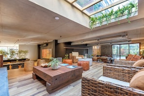 TV connectée de 50 pouces avec chaînes numériques, télévision, Netflix