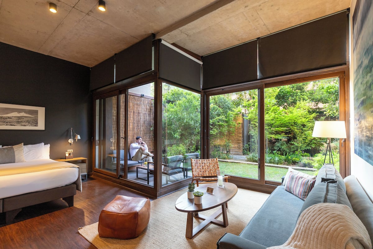 Premium Loft | 1 bedroom, hypo-allergenic bedding, down duvets, in-room safe