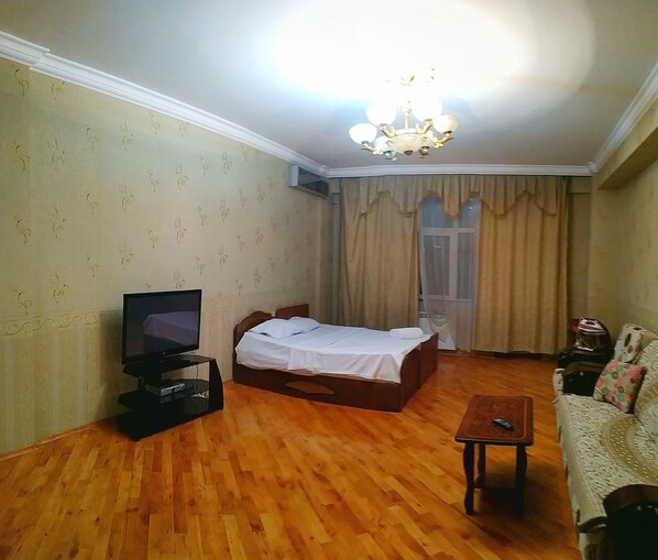 Apartment, 1 Bedroom | 1 bedroom, desk, iron/ironing board, free WiFi