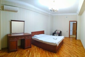 1 bedroom, desk, iron/ironing board, free WiFi - Bakuvi Tourist Apartment B015 (Baku)
