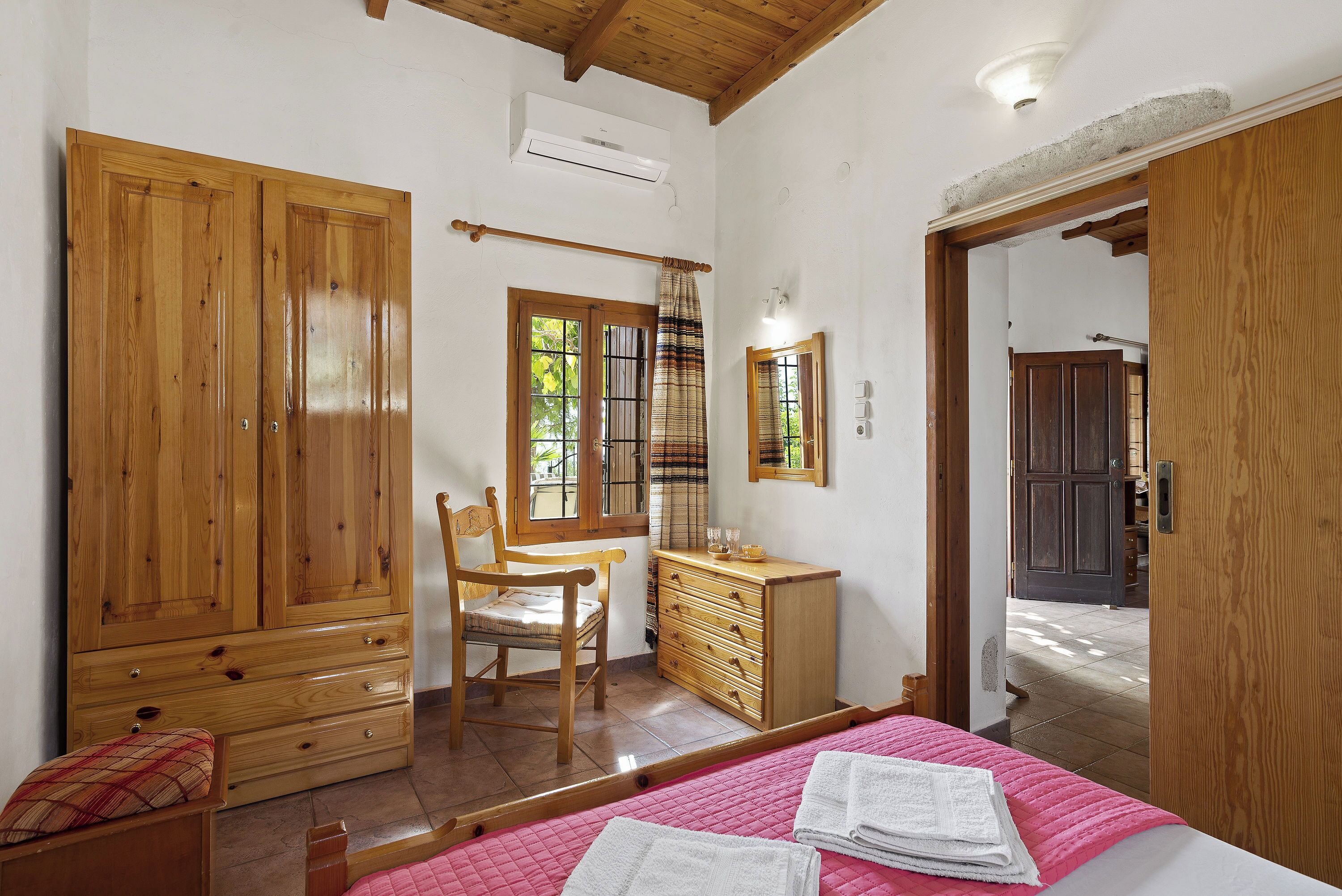 1 bedroom, in-room safe, WiFi (free), bed sheets