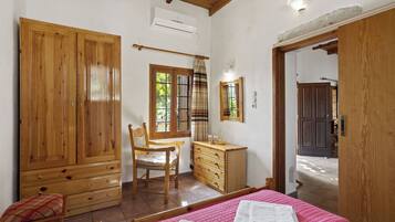 1 bedroom, in-room safe, WiFi (free), bed sheets