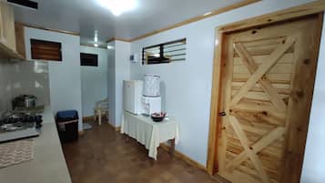 Fridge, microwave, stovetop, cookware/dishes/utensils