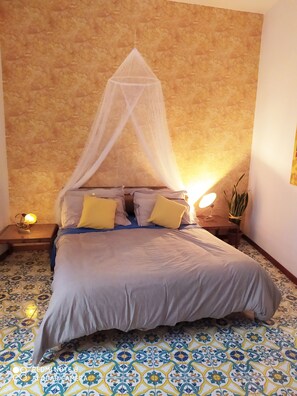 1 bedroom, desk, free WiFi, bed sheets