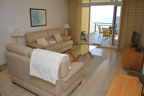 Living room - Atlantic view 1 - Apartment with ocean view & pool (Funchal)