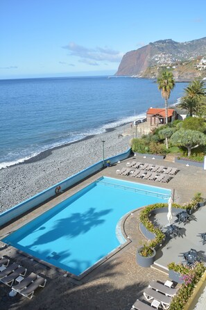 Outdoor pool - Atlantic view 1 - Apartment with ocean view & pool (Funchal)