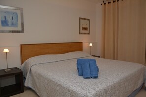 2 bedrooms, iron/ironing board, free cots/infant beds, free WiFi - Atlantic view 1 - Apartment with ocean view & pool (Funchal)