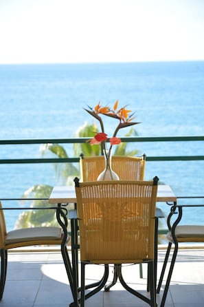 Balcony view - Atlantic view 1 - Apartment with ocean view & pool (Funchal)