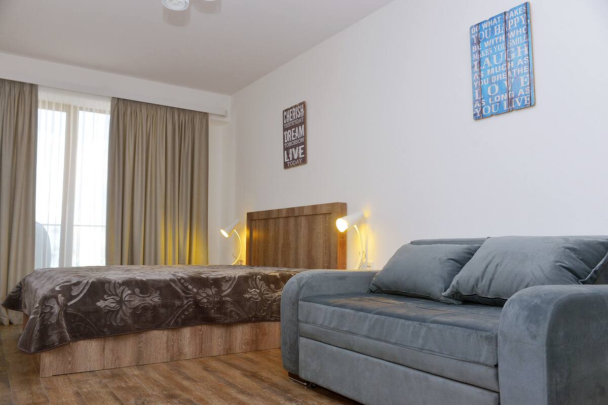 WiFi (free), bed sheets