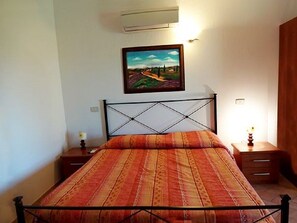 Iron/ironing board, WiFi