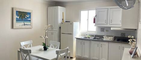Standard Apartment, 1 Bedroom | Private kitchen