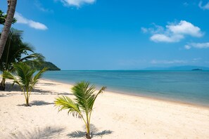 Am Strand, Liegestühle, Strandtücher