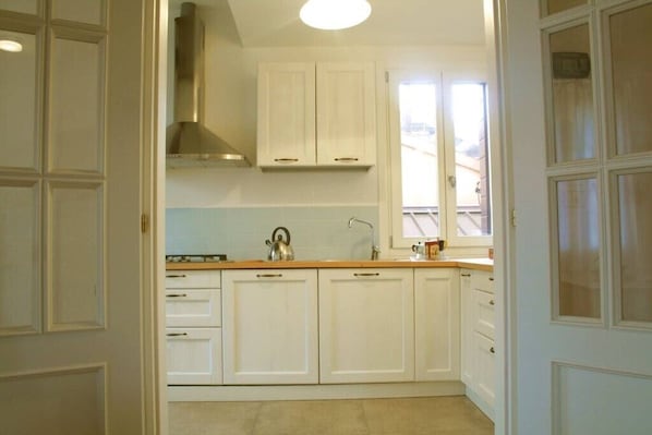 Kühlschrank, Ofen, Herdplatte, Geschirrspüler