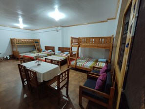 1 makuuhuone, tallelokero huoneessa, ilmainen Wi-Fi, vuodevaatteet