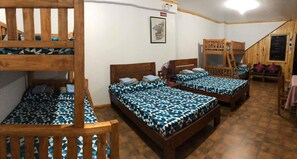 1 makuuhuone, tallelokero huoneessa, ilmainen Wi-Fi, vuodevaatteet