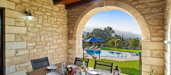 Villa Maza, vakker steinvilla i den tradisjonelle landsbyen Maza, Chania