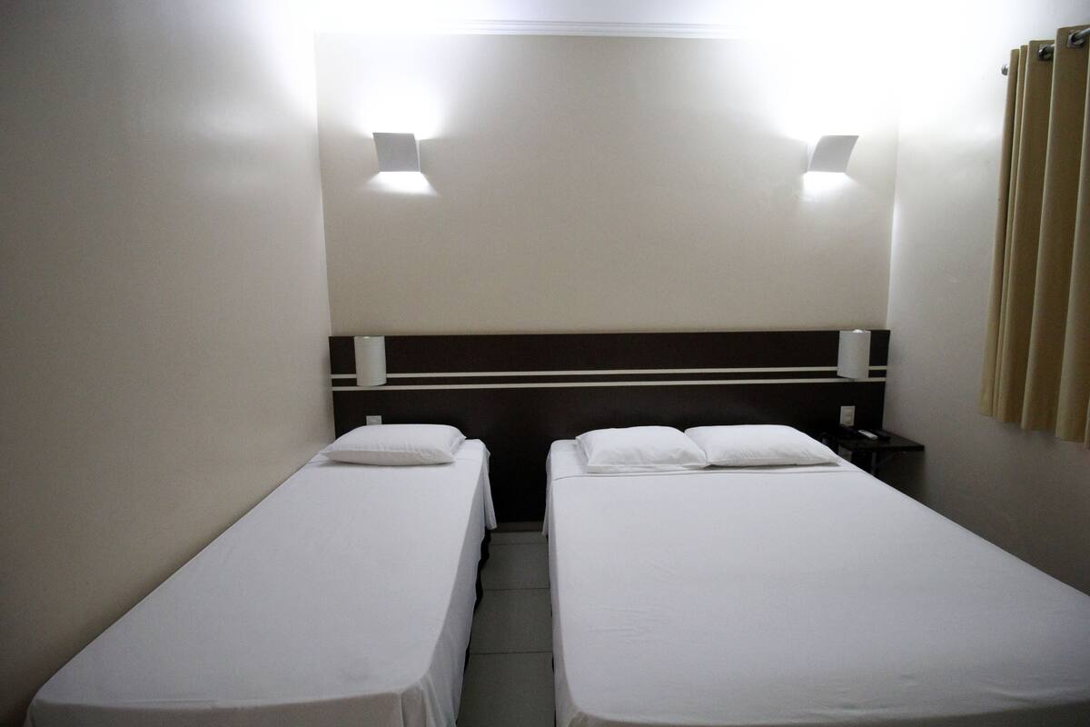 Minibar, escritorio, wifi gratis y ropa de cama 