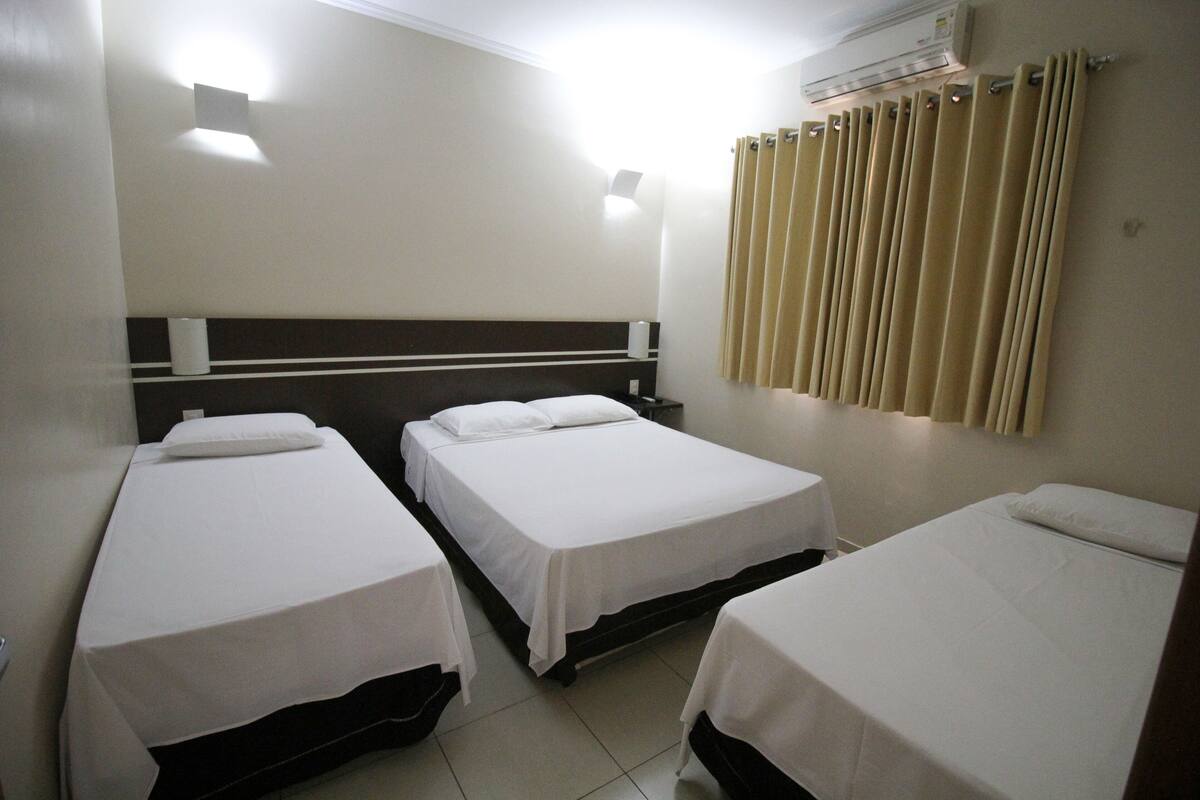 Minibar, escritorio, wifi gratis y ropa de cama 