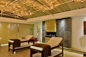Couples treatment rooms, body treatments, hydrotherapy, aromatherapy - Casa Lua Spa (Chia)
