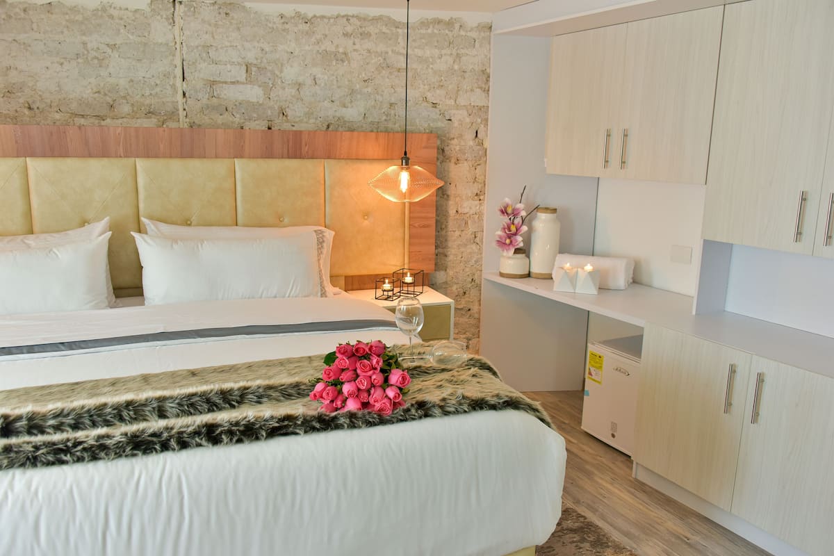 Deluxe Studio Suite | In-room safe, WiFi (free)