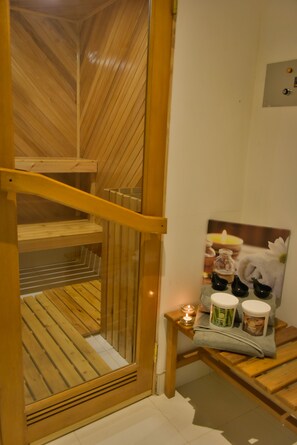 Couples treatment rooms, body treatments, hydrotherapy, aromatherapy - Casa Lua Spa (Chia)