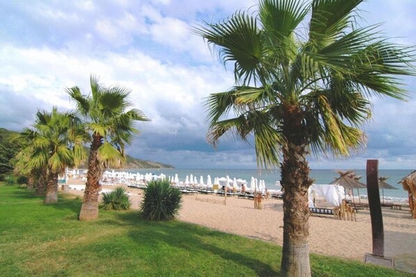 Beach nearby - Menada Negresco Apartments (Elenite)