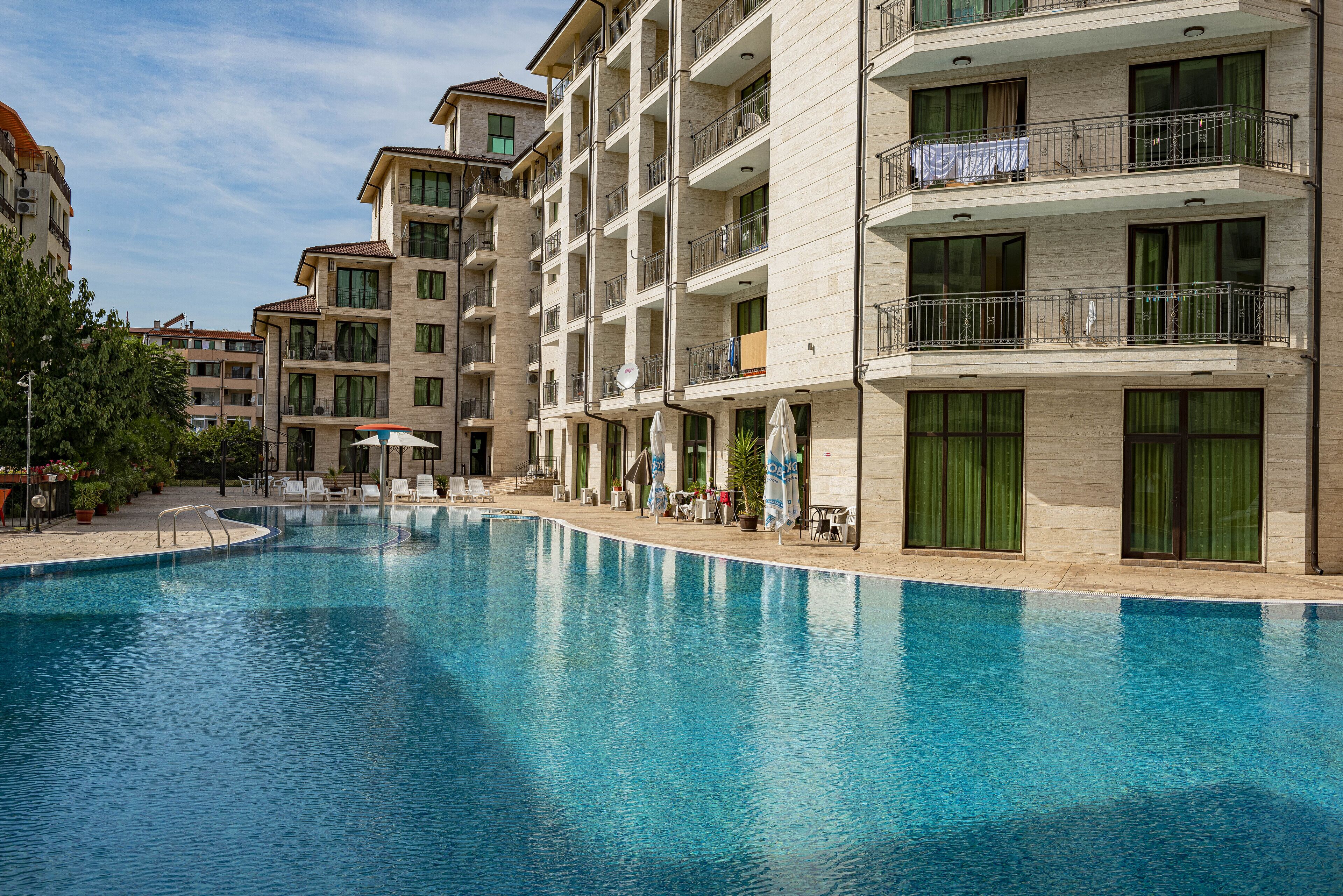 Een seizoensgebonden buitenzwembad