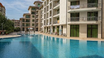 Seasonal outdoor pool