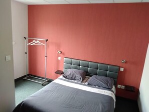 Economy-Zimmer (Private shower, shared toilets)
