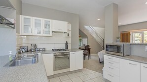 Apartment, 3 Bedrooms | Private kitchen - Large Mission Bay Apartment (Auckland)