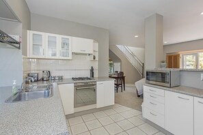 Apartment, 3 Bedrooms | Private kitchen - Large Mission Bay Apartment (Auckland)