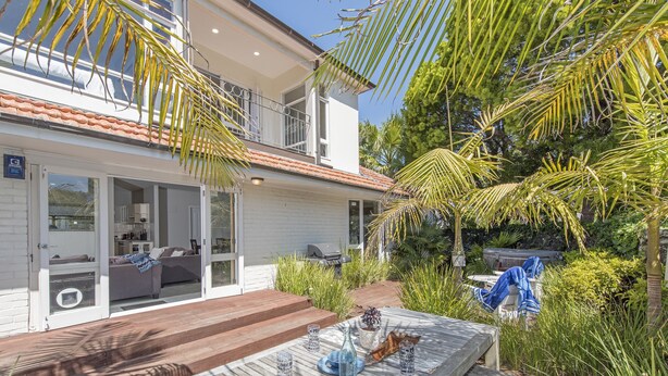 Courtyard - Large Mission Bay Apartment (Auckland)