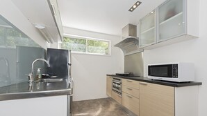 Unclassified image, 4 of 13, button - Perfect Central Location, Halfway CBD & Airport (Auckland)