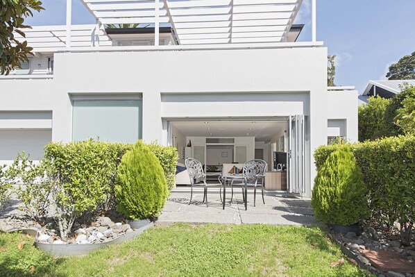 อพาร์ทเมนท์, 2 ห้องนอน | ลานระเบียง/นอกชาน