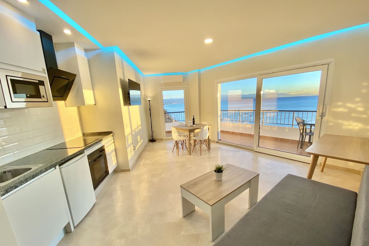 Superior-Apartment, Meerblick, am Strand | Wohnzimmer