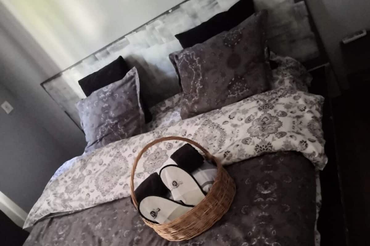 Camera Comfort con letto matrimoniale o 2 letti singoli | Ferro/asse da stiro, Wi-Fi gratuito