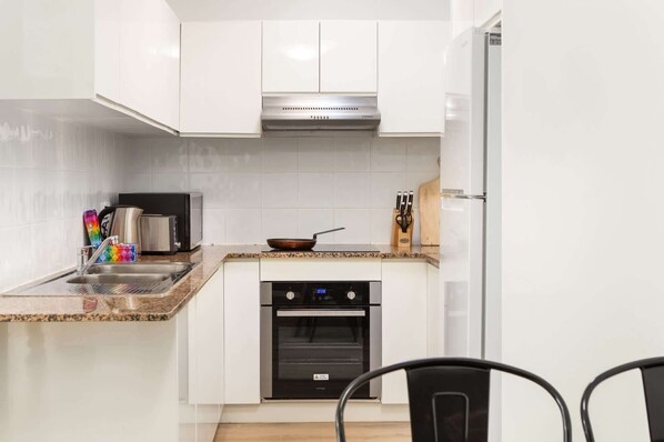 Fridge, microwave, oven, stovetop