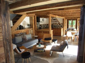 Televisión, libros y videoteca 