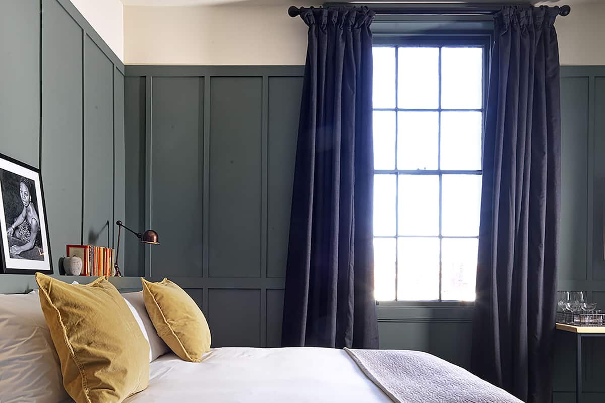 Large Double Room | Ropa de cama de alta calidad y caja de seguridad en la habitación