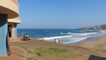 Family Apartment, 3 Bedrooms, Non Smoking, Sea View | Pantai | Di pantai